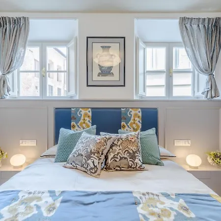 Gimber Smart And Luxury 2 Bedrooms 2 Bathrooms Apartment